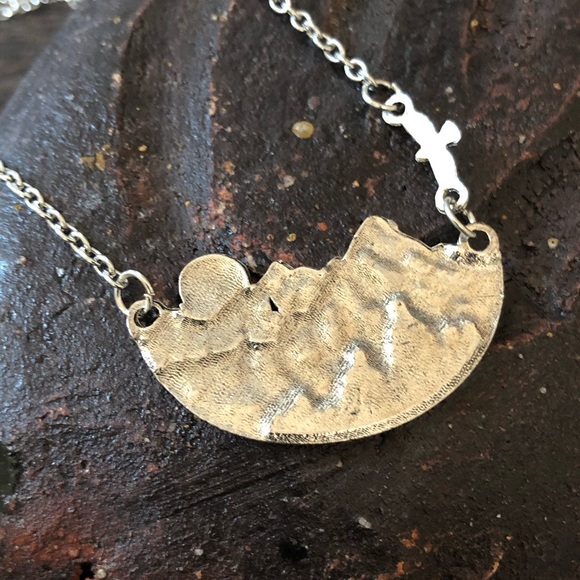 Winter Mountain Sunset Medallion Silver Tone Necklace - Picture 5 of 8